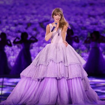 ClarkGoddess9's tweet photo. ya tenemos fotos en buena calidad 🔥🥰🔥🥰 #taylorswift13 https://t.co/ccmXblBhE2