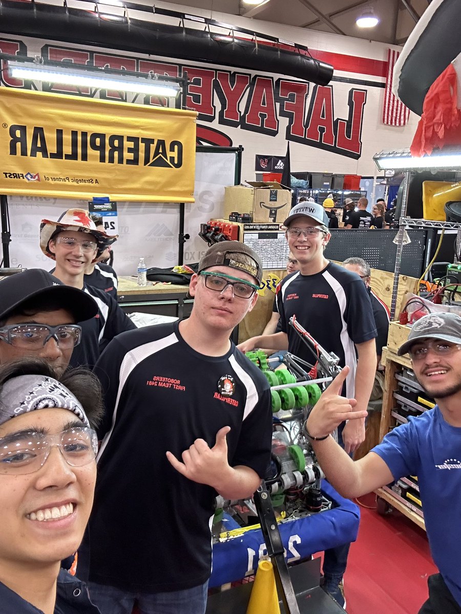 FIRST2338's tweet photo. Got to hangout with all our teams representing illinois!!!
#firstisforeveryone https://t.co/NxnBEtWRoA