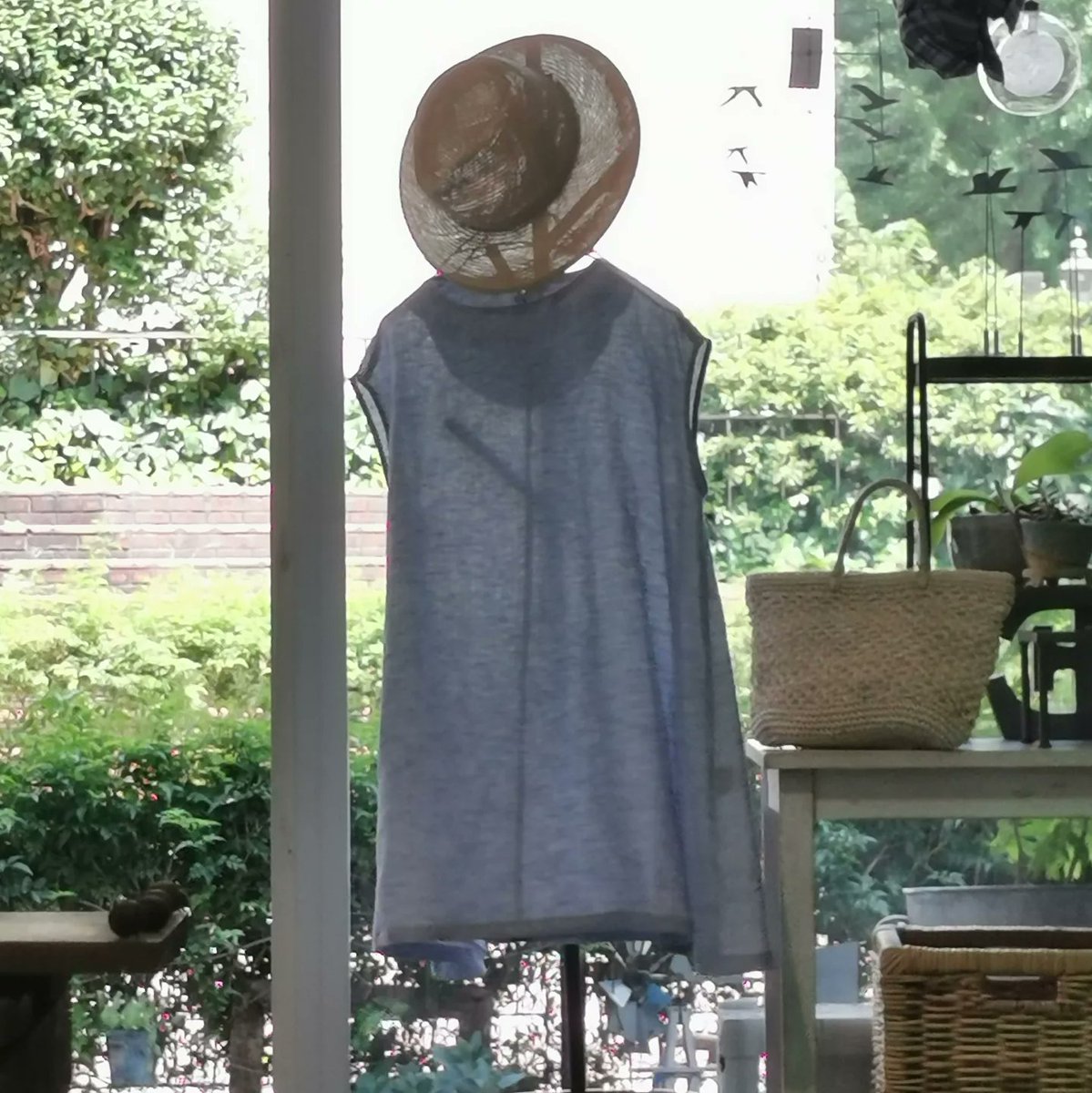 blueescat's tweet photo. フレンチスリーブ
チュニックワンピース
　スカイブルー色
　麻100%

#ハンドメイド服
#夏服 https://t.co/RsujqqGzHD