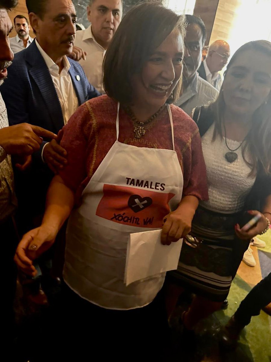 El machista de Palacio se burla de quienes hemos vendido #tamales. Lo hice en mi niñez con la tía Manuela y no tendría problema en volver a hacerlo. 

Es una forma honesta de ganarse la vida y mucho mejor que dar atole con el dedo todas las mañanas.

#XóchitlVa