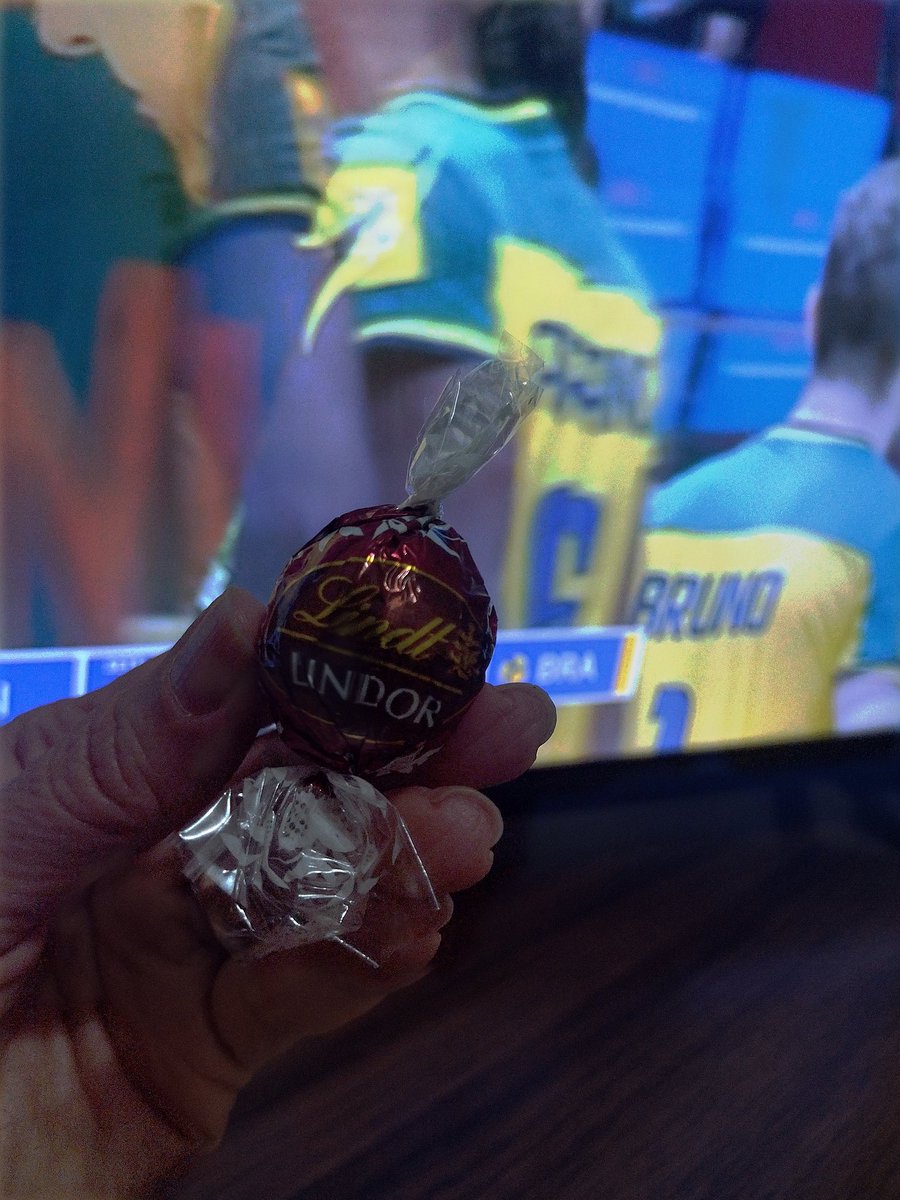 Silva13Sand's tweet photo. #VoleiNoSporTV Vamos de chocolate! https://t.co/07BHIMyEII