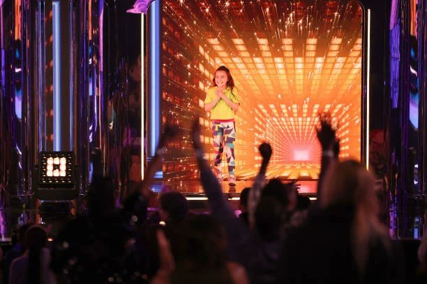 Dancing with Myself by Shakira tweet media