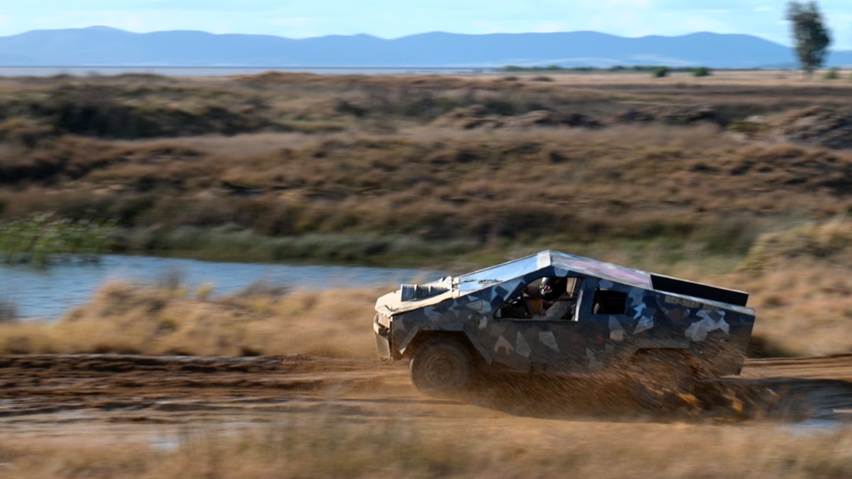 DCScanberra's tweet photo. @elonmusk Driving my Cyber Truck around The Wasteland. Amazing how these machines survived the apocalypse ☄️ https://t.co/kELNzRtFr5