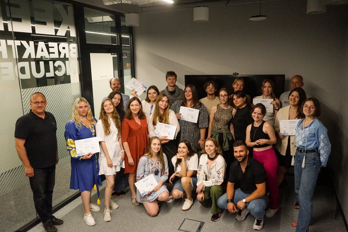 weenee68's tweet photo. Eine weitere Seminarwoche #ISMJ mit Studierenden aus der 🇺🇦🇦🇹🇩🇰🇬🇪 in Breslau ist erfolgreich abgeschlossen. Dank an @SoftServeInc für die Räume!
@FHWienAT @OeAD_worldwide @MFA_Austria @UCU_University #KooperationsbüroLemberg #UkraineOfficeAustria #BMBWF https://t.co/6MuxumQQgO