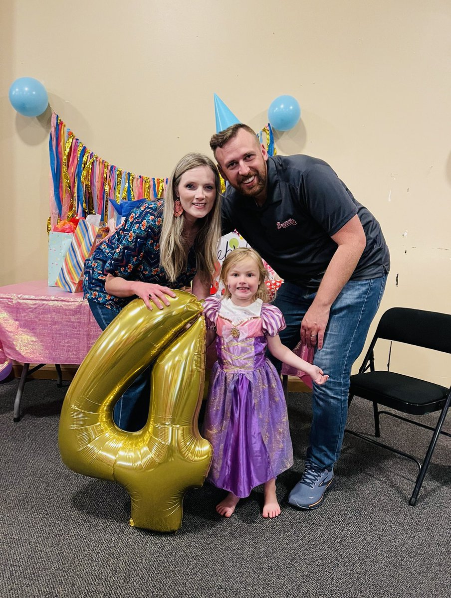 asmithblog's tweet image. Happy Birthday, Audrey! We love you so much! 🎉❤️