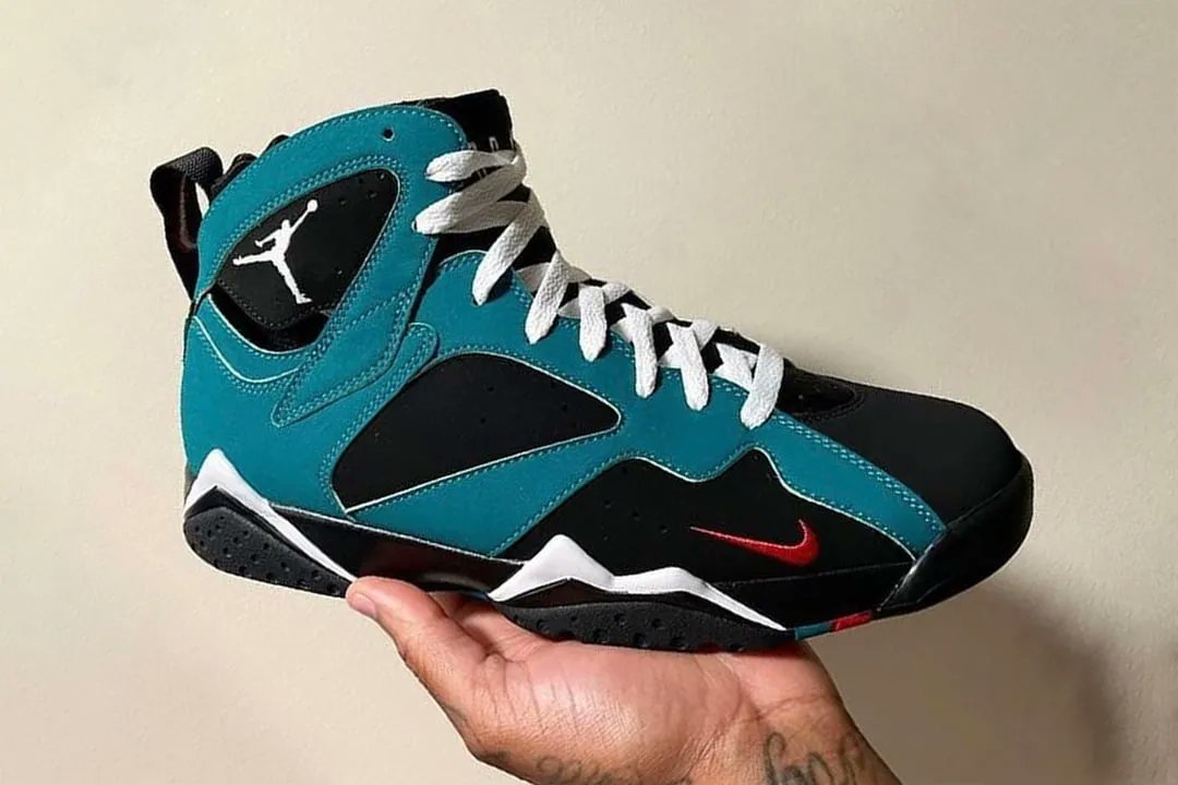 SneakerBlazed's tweet photo. Unreleased Air Jordan 7 “Ken Griffey Jr.” PE Sample https://t.co/lISa88fKYw
