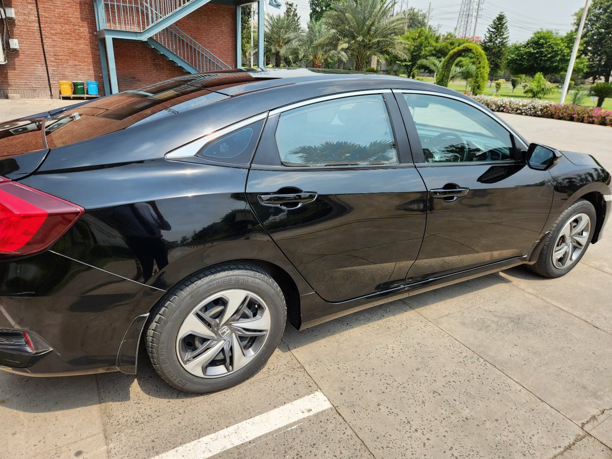 AutoDealspk_'s tweet photo. Honda Civic 1.8 i-VTEC CVT 
See More: https://t.co/Sa4AcB1SMT
Model 2019
Location: Lahore https://t.co/ASfPbbkSHV