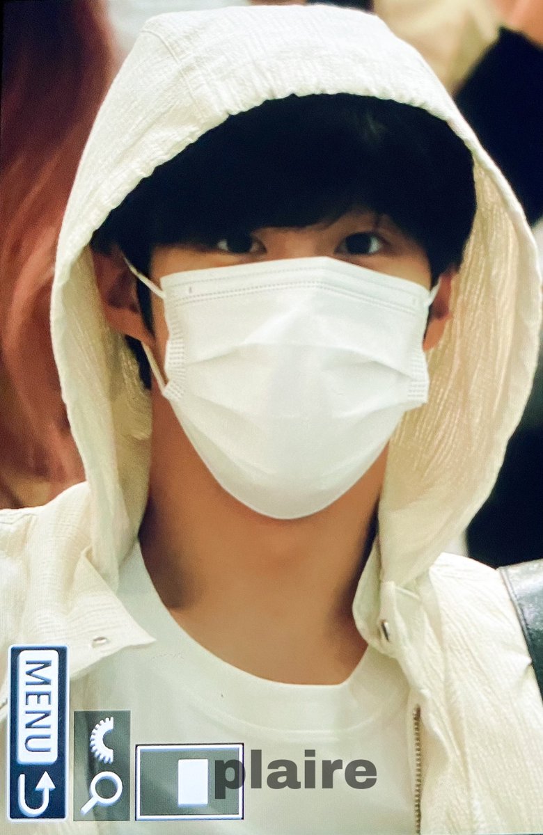 plaire_ws's tweet image. 흔들렸지만 .. 야쿠르트보이와 꼭 쥔 손이 귀여워서 공유 🥹