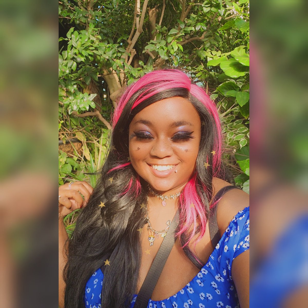 🌳🌿💚
#nymph #pinkandblackhair #chunkyhighlights #altgirl #makeup #piercing #trees #greenhouse #plants #plantlife #smile #gorgeous #summer #witchythings #goddessenergy