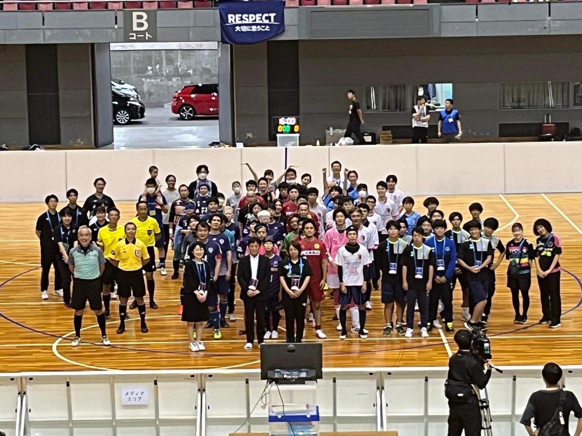 HBG20220701's tweet photo. 7月2日のブラインドサッカー西日本リーグの運営に関わらせていただきました!
#hbg
#広島文化学園大学
#トレーナー
#スポーツトレーナー
#ibfa
#広島グリーンアリーナ
#ブラインドサッカー
#運動指導
#パラスポーツ
#鍼灸
#アロマ
#マッサージ
#ジュニア
#ジュニア運動指導
#パラスポーツ体験 https://t.co/e7GyBRcjxU
