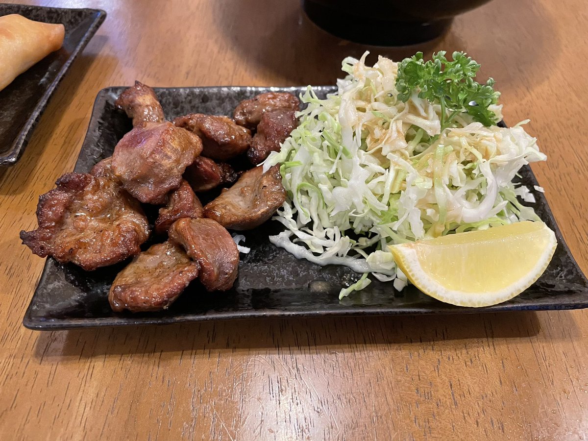 uedameguru's tweet photo. #雷ラーメン
#しょうゆラーメン
#砂肝
#春巻き
#日曜定休日 https://t.co/qguoSEijrL