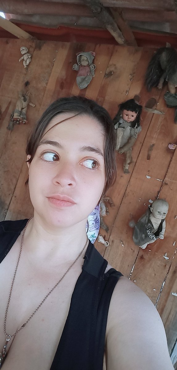 AmbarGhost's tweet photo. Me siento observada... NAH mentira, fue una gran experiencia, quisiera repetirlo, algún lugar que me recomienden? 
#ambarghost #xochimilco #islasdelasmuñecas https://t.co/yUZ6Z7pp7l