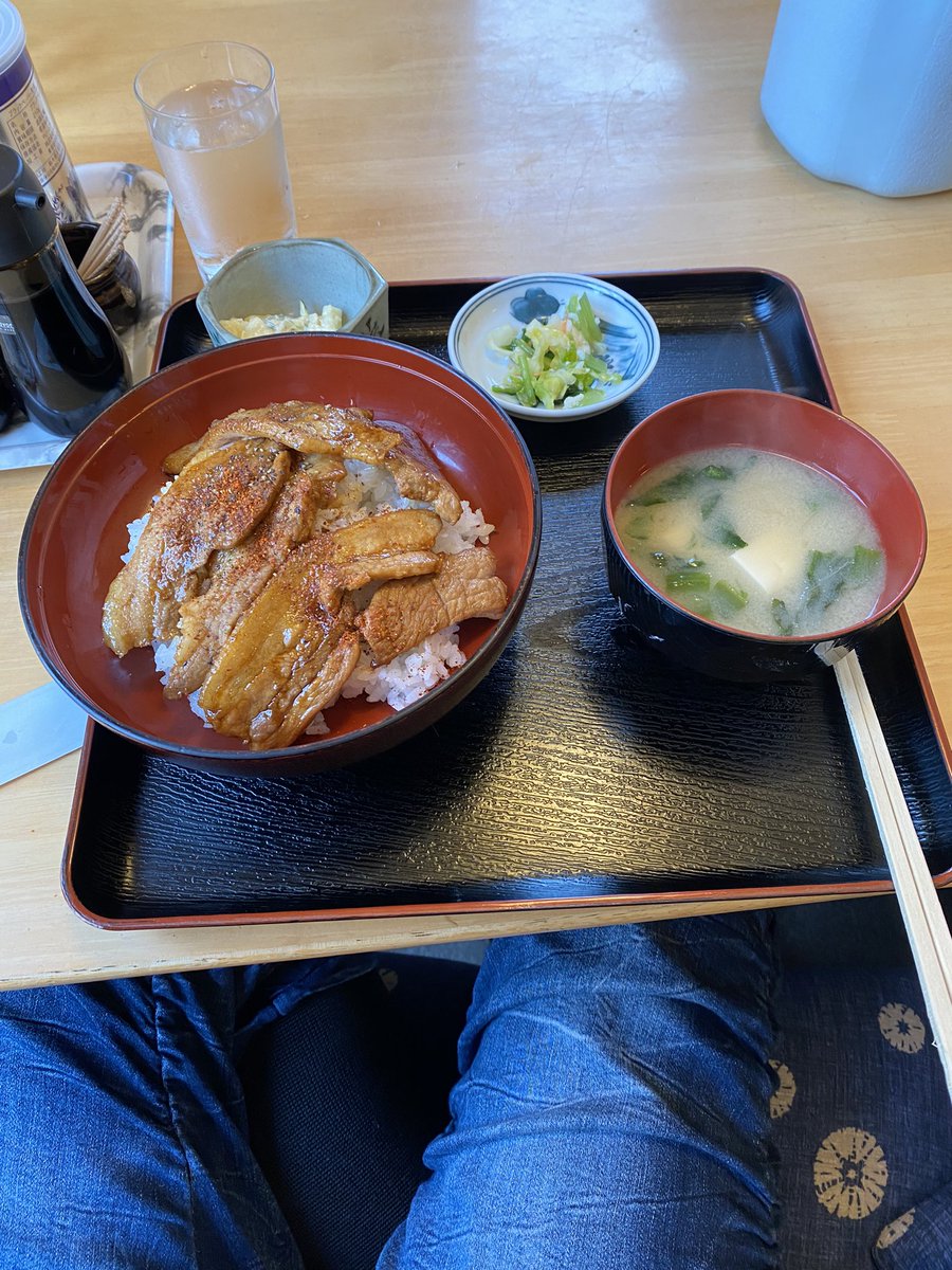 hide1122kurata's tweet photo. 今年初ツーリング
真狩村に豚丼食べに来ました。
味は‥‥食べに行ってくださいw
羊蹄山をバックに一枚
#北海道
#羊蹄山
#初ツーリング https://t.co/H8TkYlCIvZ