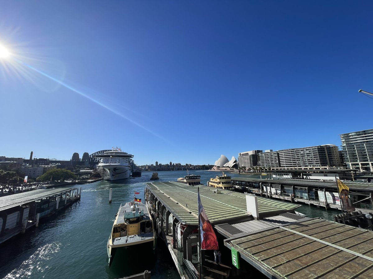 hipstergeddon's tweet photo. #boatwatch https://t.co/uXNZZIX5El