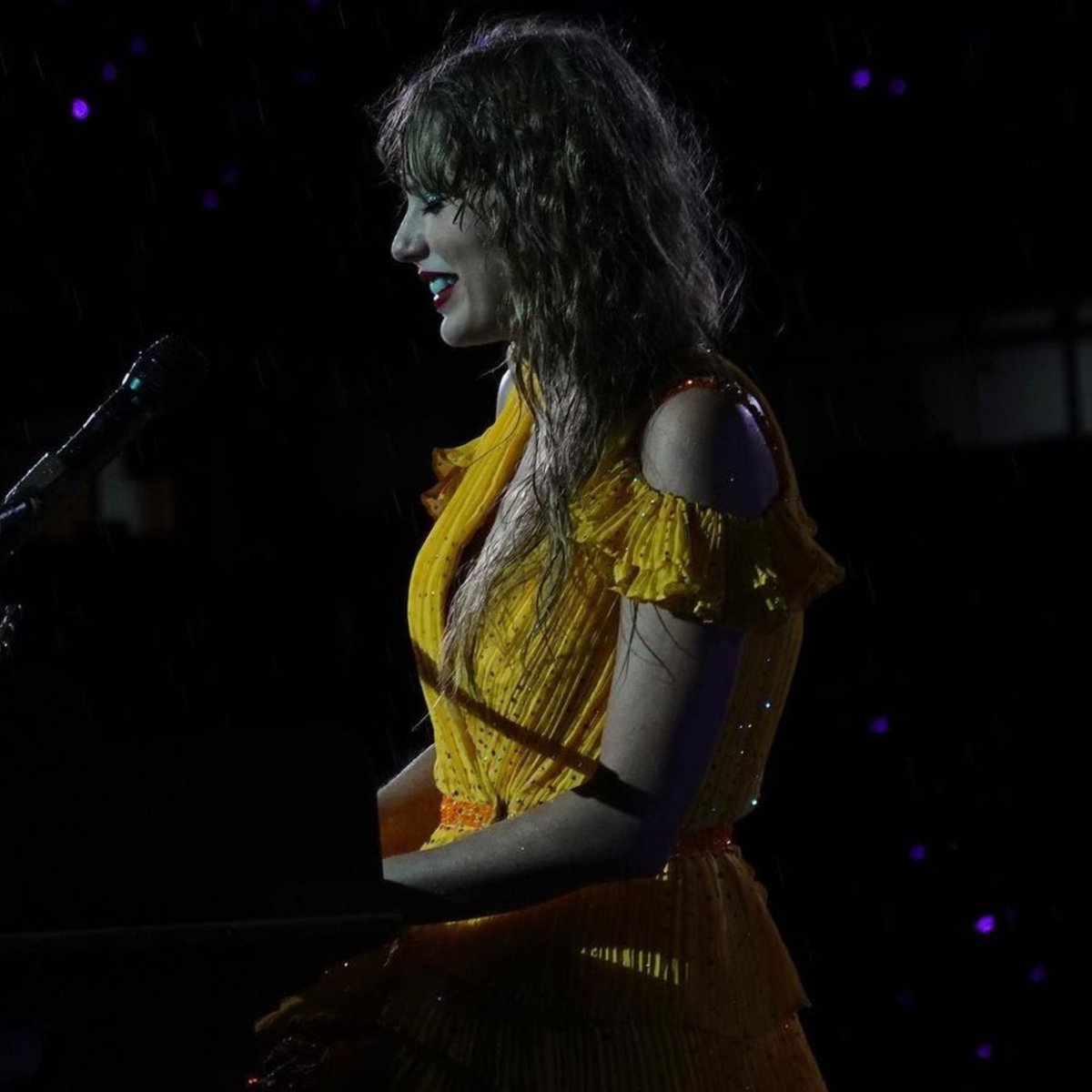 TheSwiftSociety's tweet photo. 💬| @TaylorSwift13 on 'When Emma Falls in Love'

“I wrote this about one of my best friends” https://t.co/NjSaXZ9tsR