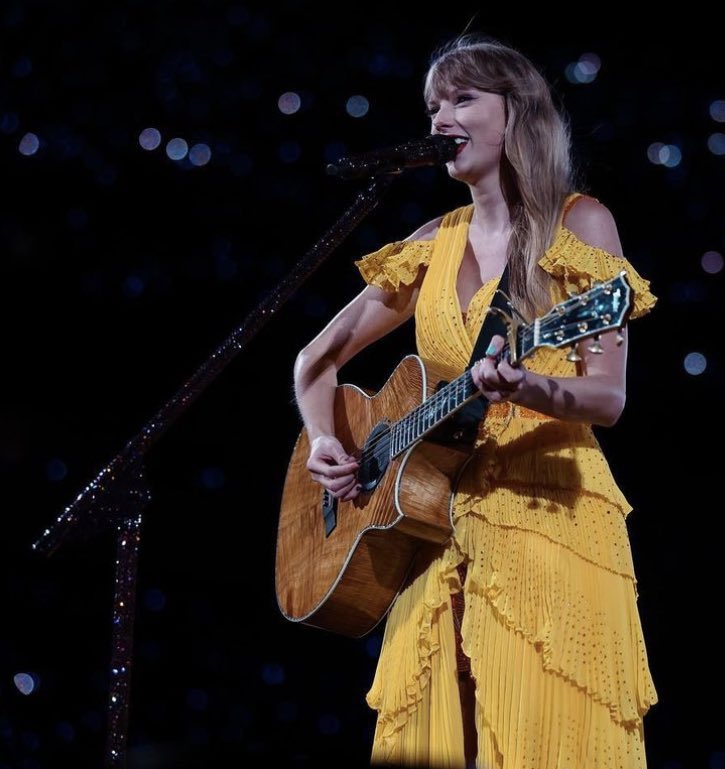 TSwiftLA's tweet photo. 🏟️ | Kansas City Show Recap

▪️New dress for “Enchanted” 
▪️ “Long Live” on the koi fish guitar 
▪️ “I Can See You” video premiere
▪️Brought out Taylor Lautner and Joey King onstage 
▪️ “Never Grow Up” and “When Emma Falls In Love” as surprise songs
#KCTSTheErasTour https://t.co/k1wyV2eXo2