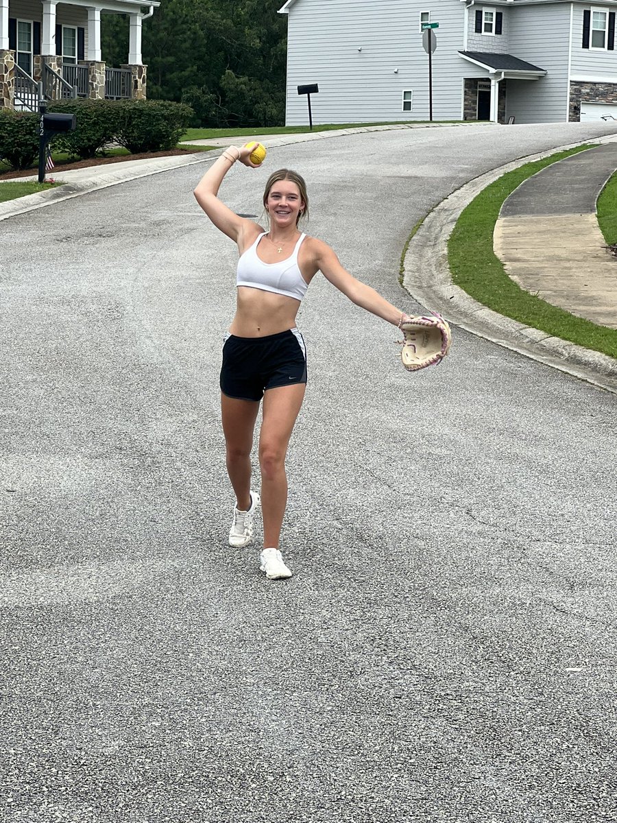 shanecurtis75's tweet photo. It has been a long road for this girl. If you know her you know what kind of competitor she is. gamer, team mate and go getter she is. Yesterday she was released to begin throwing and hitting again. So today, we were back at it just like when she was 8. #letsgo8 https://t.co/2aThBmMXIm