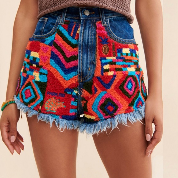 Joy2the11673933's tweet photo. So good I had to share! Check out all the items I'm loving on @Poshmarkapp #poshmark #fashion #style #shopmycloset #farmrio #wethefree #freepeople: https://t.co/pwTKvLdPNC https://t.co/XeYAw1iPsA