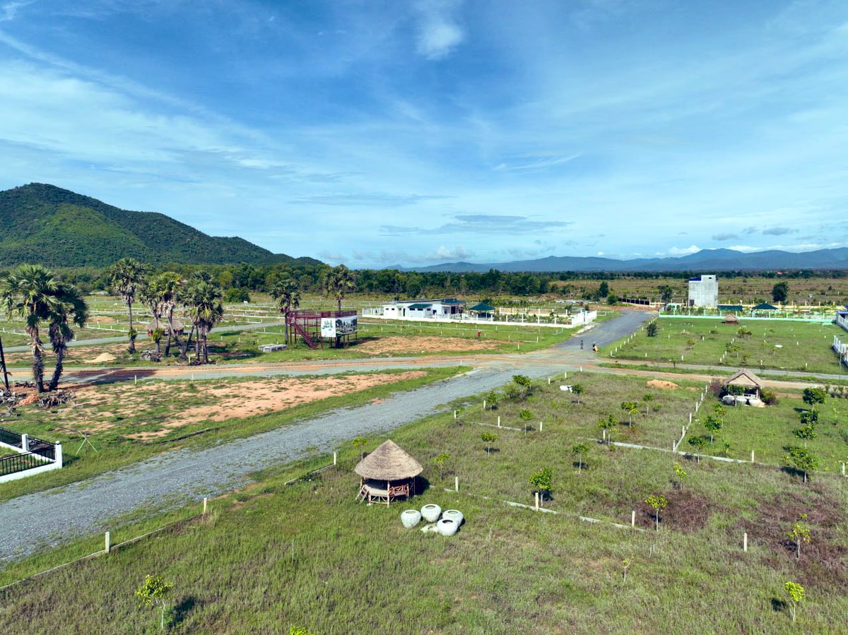 VisethTHA2's tweet image. This scene is only in Cambodia 🇰🇭. There is a very beautiful place. If you wanna visit there, please comment.