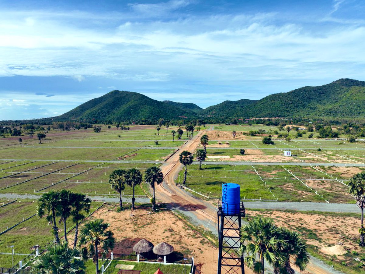 VisethTHA2's tweet image. This scene is only in Cambodia 🇰🇭. There is a very beautiful place. If you wanna visit there, please comment.