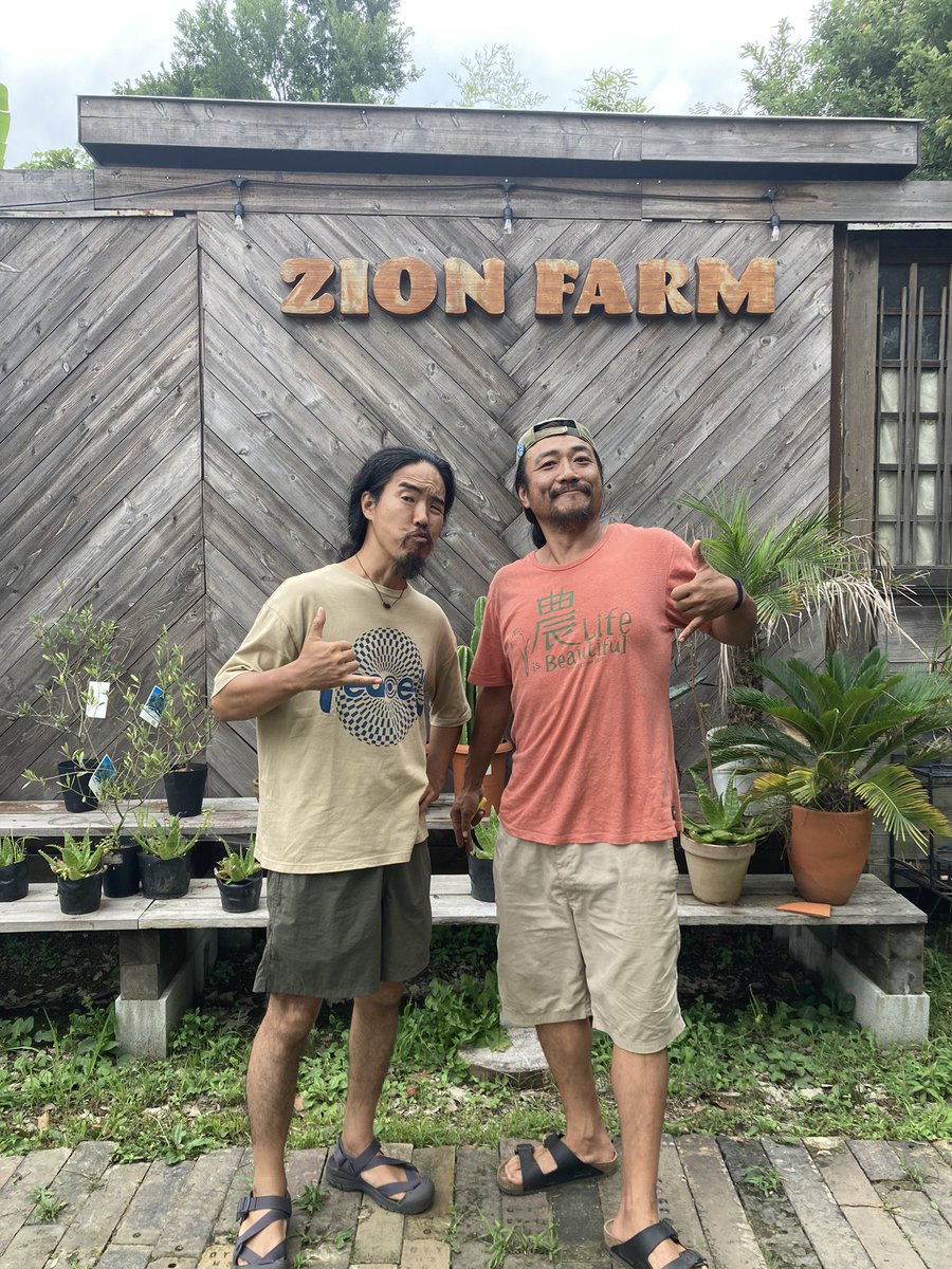 peacek73's tweet photo. 島の食卓
@ zion farm awaji
久しぶりの再会
Peace-K ∞ MUDO
ONE LOVE
BIG MAHALO♪
#島の食卓 #島の食卓淡路島オーガニックマーケット #zionfarm #菜音ファーム #菜音キャンプ #peacek #mudo #onelove #bigmahalo https://t.co/mAguwZad2L