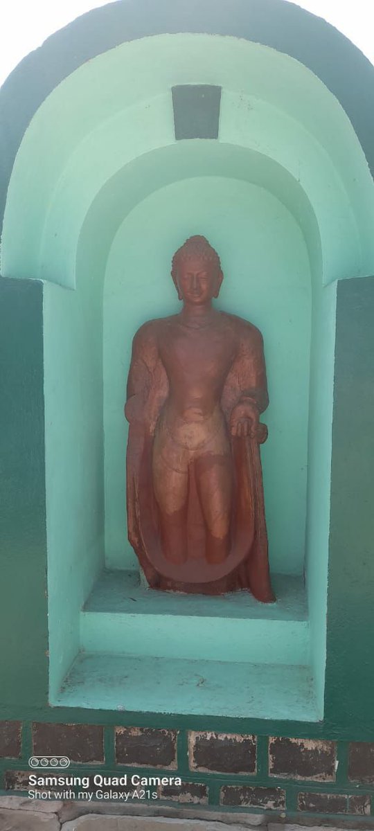 देश मे बुद्ध है तो तभी तो हर जगह 
            बुद्ध मिल रहे है!!

#काशी_मथुरा_बौद्धो_की