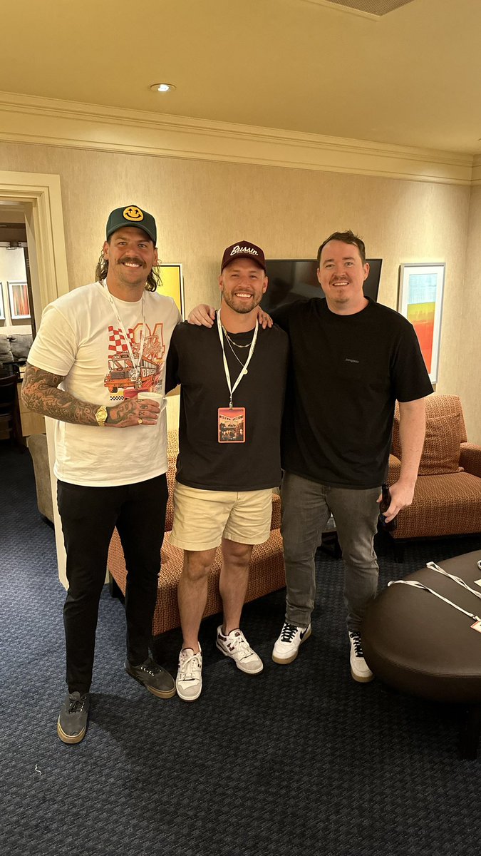 Bussin' With The Boys tweet media