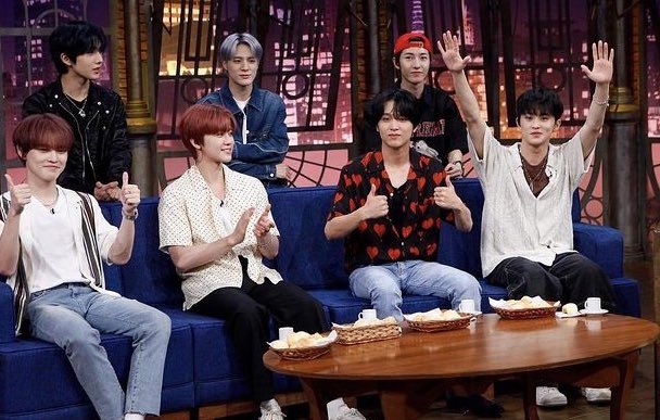injunicecream's tweet photo. O NCT DREAM NO THE NOITE CUROU ONDE DOI

eles lembrando de trazer um pão de queijo sem lactose pro jaemin, o renjun sambando, eles descobrindo o meme da caneta azul, a sunflower recebendo uma parte do álbum, jisung ensinando o danilo a dançar KSKSKSK posso dormir feliz agora https://t.co/EIshBpizw8
