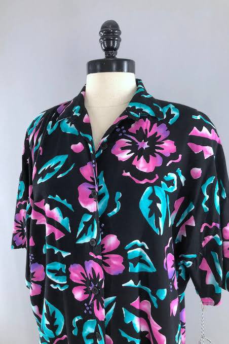 jetlagfits's tweet photo. not sure this is it but ben may be wearing this for day 1 of s7:

1980s batik airbrush floral hawaiian shirt by krash ($50) https://t.co/vL716kQpkk