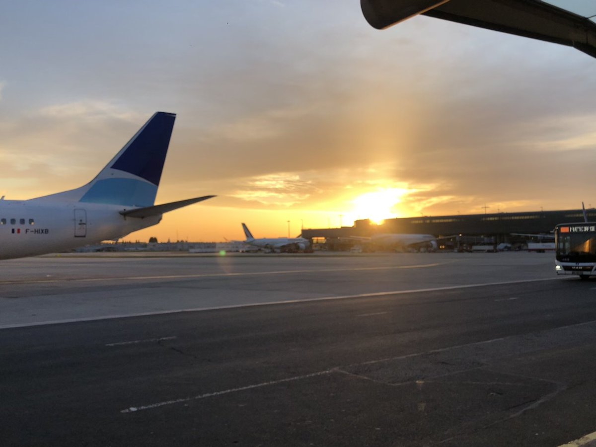 #GoodMorningEveryone 🌞 Some beautiful early light at Paris-#CDG  🛫Taking time to enjoy the moment it’s good for your #mentalhealth and #emotionalfitness