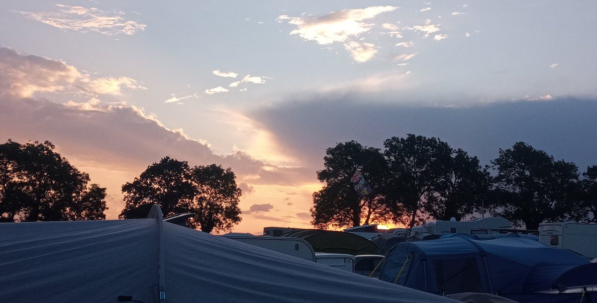vinnynolan's tweet photo. Good morning from a currently very quiet @SilverstoneUK For day 3/4 #Racemaker #Volunteering at @SilverstoneUK @F1 #BritishGP hoping the rain avoids us today #QualyDay https://t.co/AnkLVUFOKi