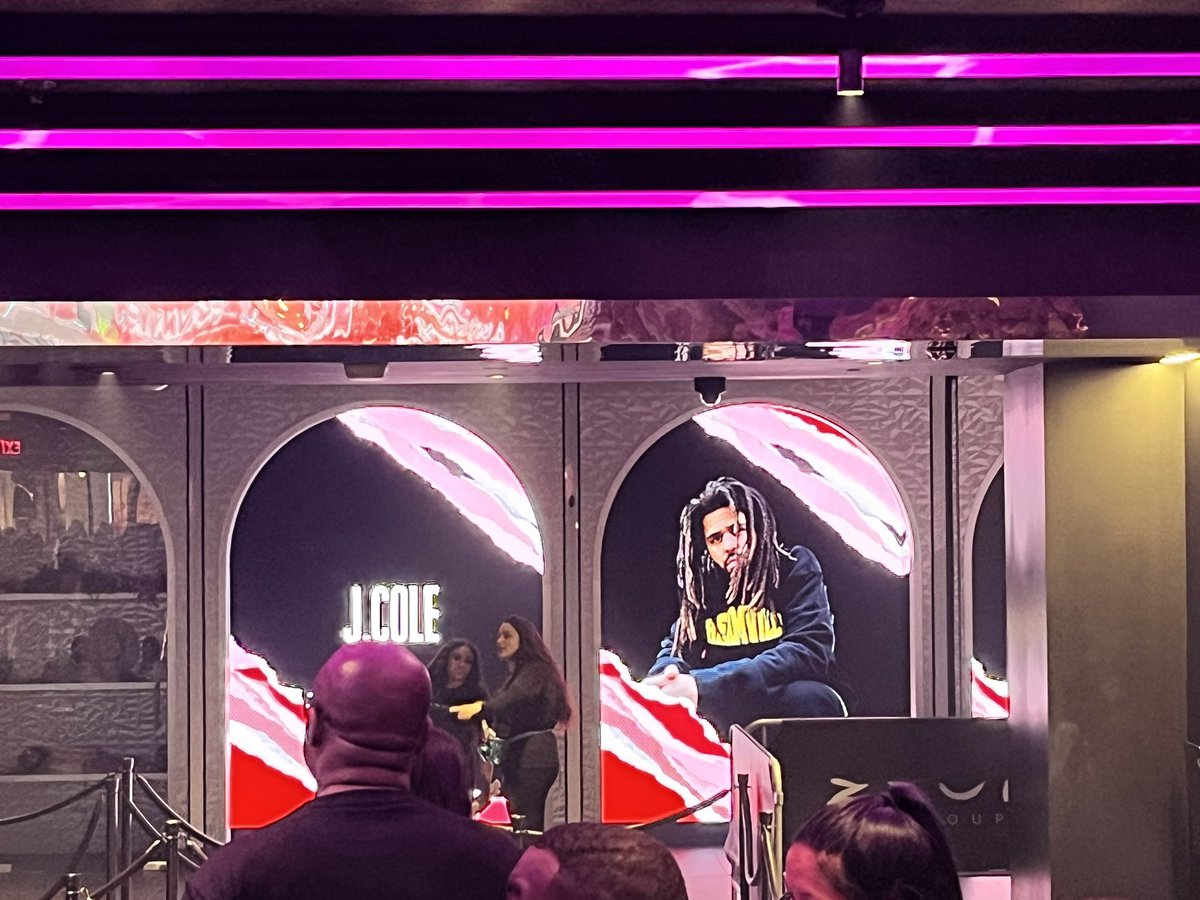 E_SSASSIN5's tweet photo. About to witness the GOAT live🐐 🔥 https://t.co/jtBp7xJJ1y