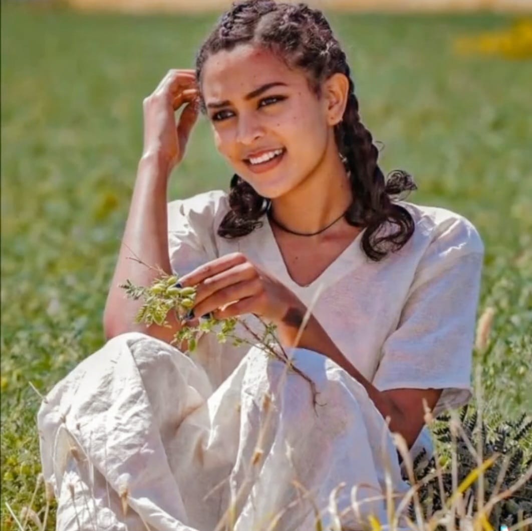 Exoticethiopian's tweet photo. Smiling Ethiopia #6!
#FacesofEthiopia #Smile #culturalattire #Patriotism #unityinharmony #peaceandlove #VisitEthiopia
@visiteth251 @SmartEthiopians @KiyaEthiopia @EskedarAB @iyoba4u @HermelaTV @AfricanArchives @cobbo3 https://t.co/B3weVhdRbA
