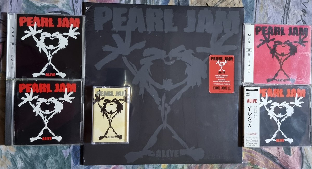 PearlJam_Chile's tweet photo. Felices 32 años "Alive", el 1er single de @PearlJam 🤟😎 https://t.co/NWVaathEib
