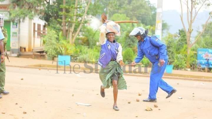 EzekielMutua's tweet photo. Even in the time of war women and children are protected. The officer could have helped Mama cross the road and lead her to safety. Taking pleasure in brandishing that rungu on her is proof that we are a sick society. https://t.co/s78OX9nsCU