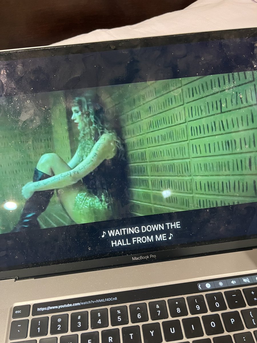 I CAN SEE YOU TAYLOR !!!! #SpeakNowTaylorsVersion <a href="/taylornation13/">Taylor Nation</a>