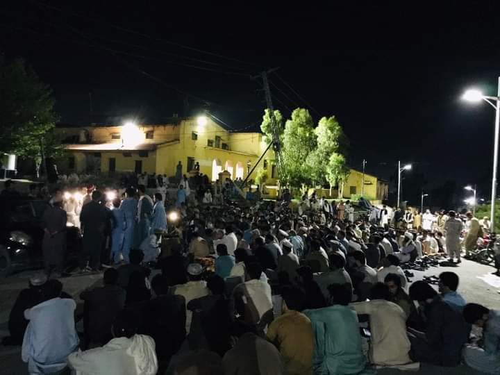 ImranKhanNasa15's tweet photo. Sit in continue in front of #DCzhob office. Demanding for removal of fc check posts & maintenance of peace.
#ZhobSitIn
#SavePashtunkhwa https://t.co/pTSsMMUITa