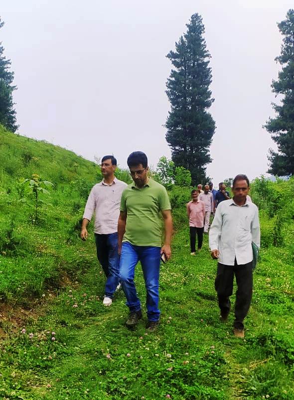 RisingKashmir's tweet photo. #Conservator of #Forests stresses production of quality #plantingmaterial
@AnantnagDIPRC
https://t.co/mygrBGrzQM https://t.co/zIt1nBmk2a