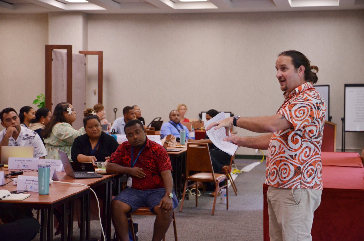 PIDP_EWC's tweet photo. Week 3 of the 2023 Resilient Pacific Islands Leaders #RPIL Program has come to a close! Highlights: a visit to @IolaniPalaceHI and discussions with Dr. Fujikane, @uhmenglishdept, Mr. Stice, Pacific Farmer Organizations, Ms. Buadromo, @spc_cps, and Ms. Sargent, @UNinFJSITOTUVU https://t.co/ND62G3s0Kj