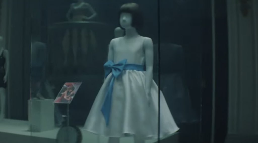 youreinIcve's tweet photo. THE WAY SHE WAS LOOKING AT THE DRESS SHE WORE IN THE MEAN MV OMG 😭😭 #ICanSeeYouMusicVideo @taylornation13 @taylorswift13 https://t.co/N2BVbXToYJ