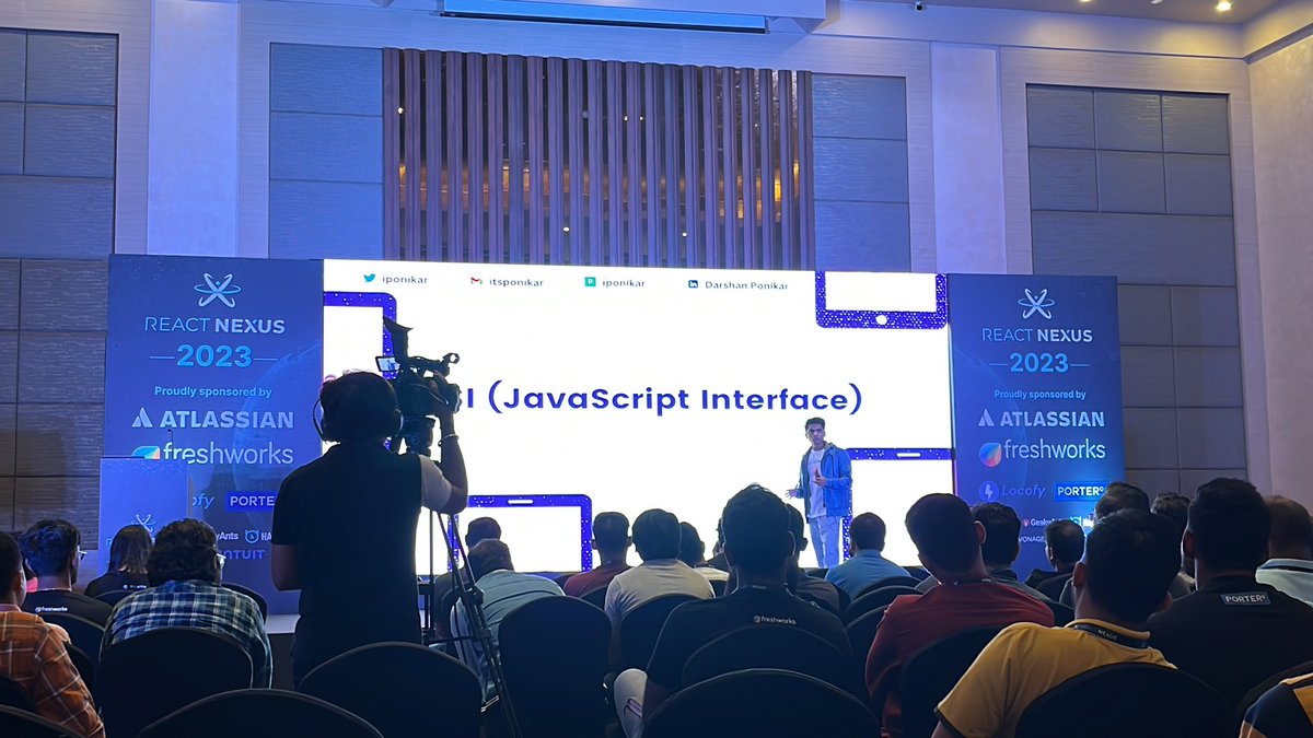 thisbutterfly's tweet photo. The amount of energy 🔥 @iponikar 
#ReactNexus2023 https://t.co/Xxc324lnNF