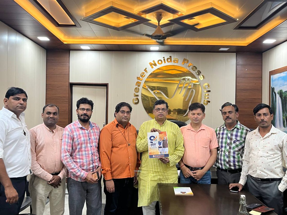 gopalkagarwal's tweet photo. देश के माननीय प्रधानमंत्री नरेंद्र मोदी जी द्वारा चलाए जा रहे जन कल्याणकारी कार्यों के लाभ से लगभग कई ब्लॉक पिछड़े हुए हैं। इस वित्त वर्ष में 500 अति पिछड़े आकांक्षी ब्लॉक का चयन किया गया है। पार्टी के लक्ष्य को मद्देनजर नजर रखते हुए मैंने नोएडा में नमो सेवा केंद्र की स्थापना की है जिससे अधिक से अधिक लोगों तक जन कल्याणकारी योजनाओं का लाभ पहुंचे। इसी क्रम में कल मीडिया कर्मियों के साथ प्रेस कॉन्फ्रेंस कर अपनी बातों को ज्यादा से ज्यादा जनता तक पहुंचाने का प्रयास किया।
@BJP4India @BJP4UP @BJP4NoidaMN @narendramodi @JPNadda @AmitShah @blsanthosh @myogiadityanath
#Sampark_se_samarthan #Bhavishya_Ka_Bharat #भारतीय_जनता_पार्टी #योगी_आदित्यनाथ #gautambudhnagar #भारतीय_संस्कृति #प्रधानमंत्रीमोदी #भारतीय_जनसंघ #राष्ट्रीय_एकता #छत्तीसगढ़_बोले_मोदी_मोदी