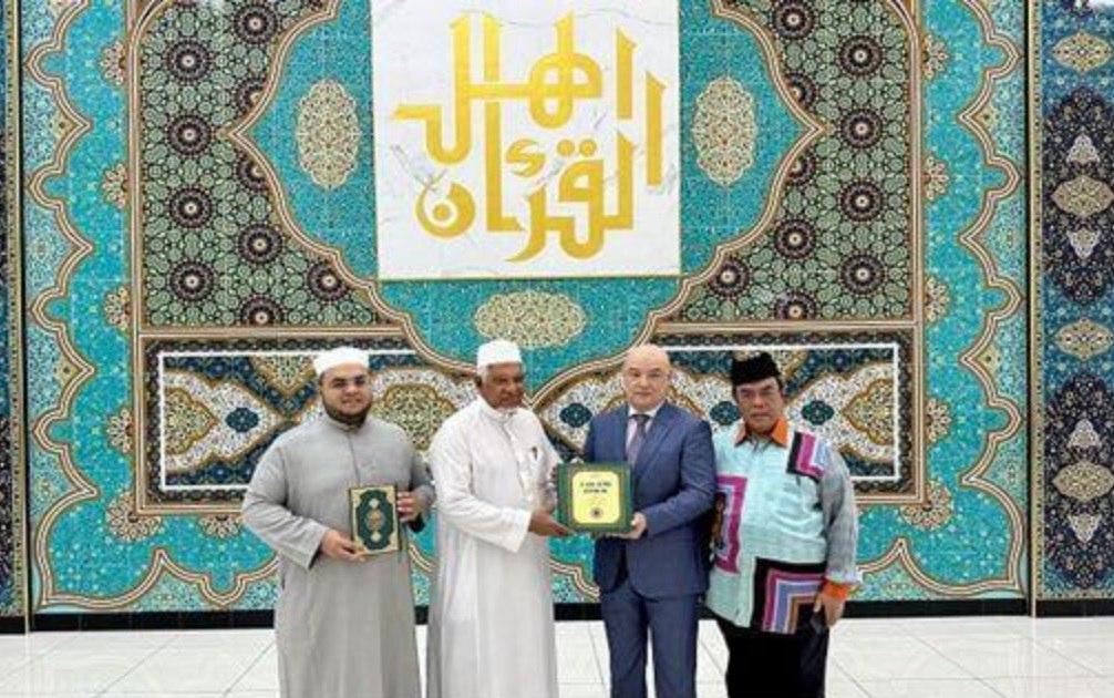 daryo_uz's tweet photo. Malayziyada Qur’oni karimning o‘zbek tilidagi tarjimasi chop etiladi 

Batafsil — https://t.co/AKVZmjPwn6

#Malayziya #Uzbekistan #Quron #tarjima https://t.co/FsIKyGSlN7