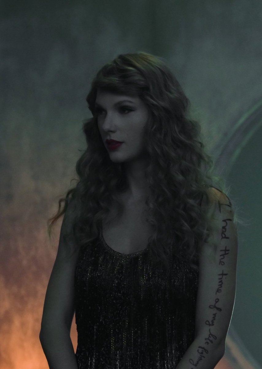 Taylorswizzy_13's tweet photo. @taylornation13 I’m not crying… I’m not crying…💜😭 #ICanSeeYouMusicVideo https://t.co/ib76hMt93o