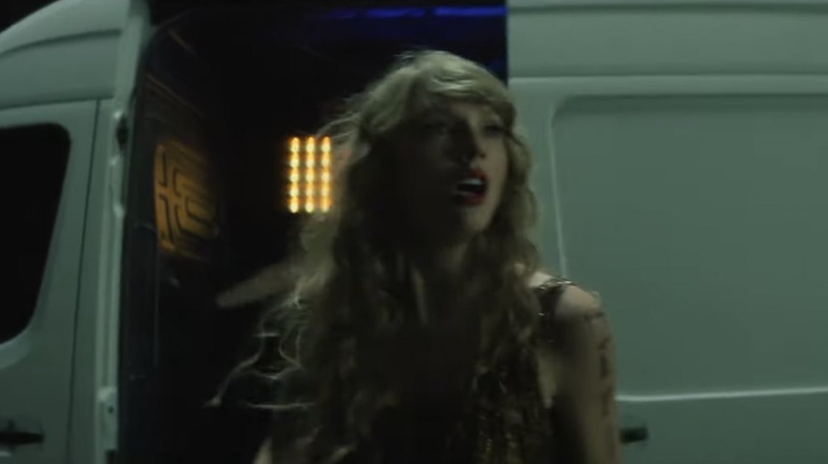 SavLovesSwift's tweet photo. The moment Taylor pauses and looks back knowing how much of her past remains inside but keeps going anyways… “He’s got my past frozen behind glass, but I’ve got me” 😭 #ICanSeeYouMusicVideo https://t.co/mmA4OPZ0e0
