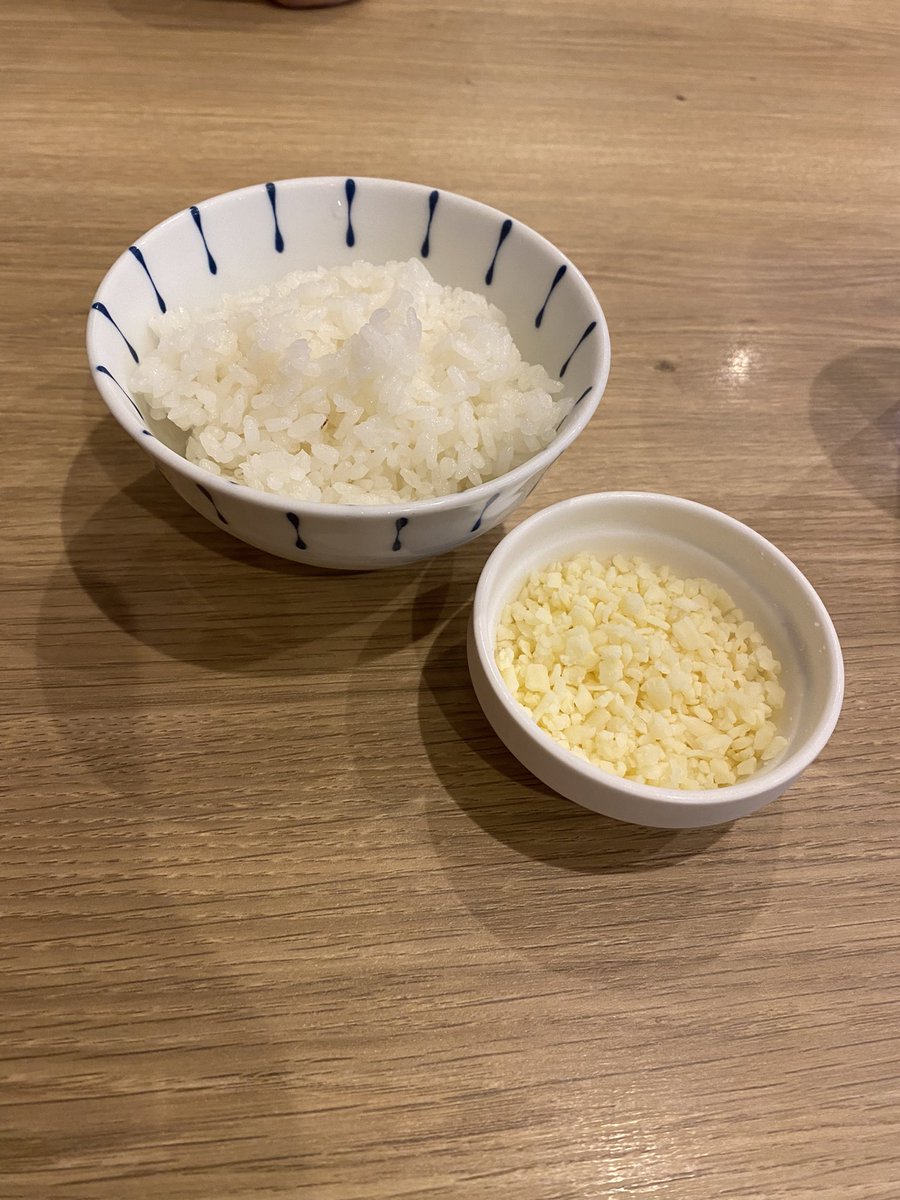aichi_sepak's tweet photo. 練習後はまぜそばを食べに行きました。

久しぶりのまぜそばでしたが、具材も美味しく、麺にコシがあり、とても美味しかったです。

最後はご飯とチーズを追加してリゾットにして締めました。 https://t.co/kwGOJt5T1E