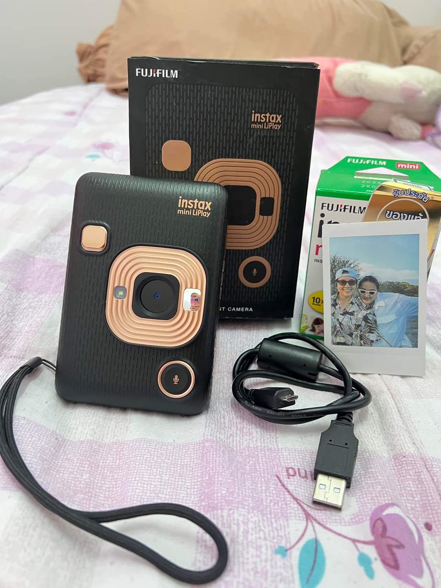 aeae_im's tweet photo. 🥰🥰 ขายค่ะ กล้องโพลารอยด์ Fuji mini liplay สีดำ อดีตศูนย์ Big camera 💗
ส่งต่อ 3,5ooรวมส่ง  มีฟิล์มแถมไป 2 กล่อง 20 ใบ ฟิล์มหมดอายุสิ้นปีนะคะ
ในกล้องอีก 3 ใบ ใช้งานปกติค่ะ ใช้งานน้อยมาก 
สนใจอินบล็อกได้เลยจ้า 😍
ราคานี้คุ้มมาก แค่ฟิล์มก็ 500 แล้วจ้า https://t.co/8XObHgaIin