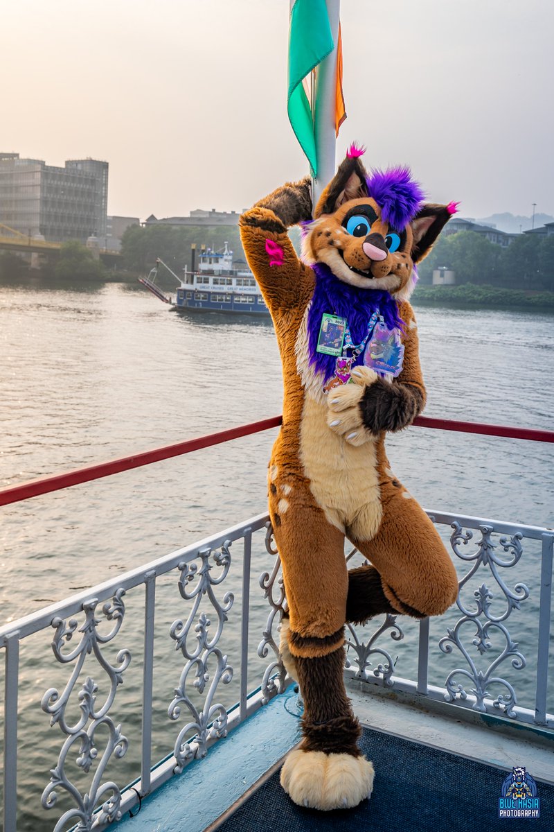 Bluehasia's tweet photo. Wanted to make @SmellyStrobes photo special from the AC boat cruise. 

Raw>Edits>Sky replace and content aware fill to remove badges and dirt https://t.co/Jnk4nNqNpp