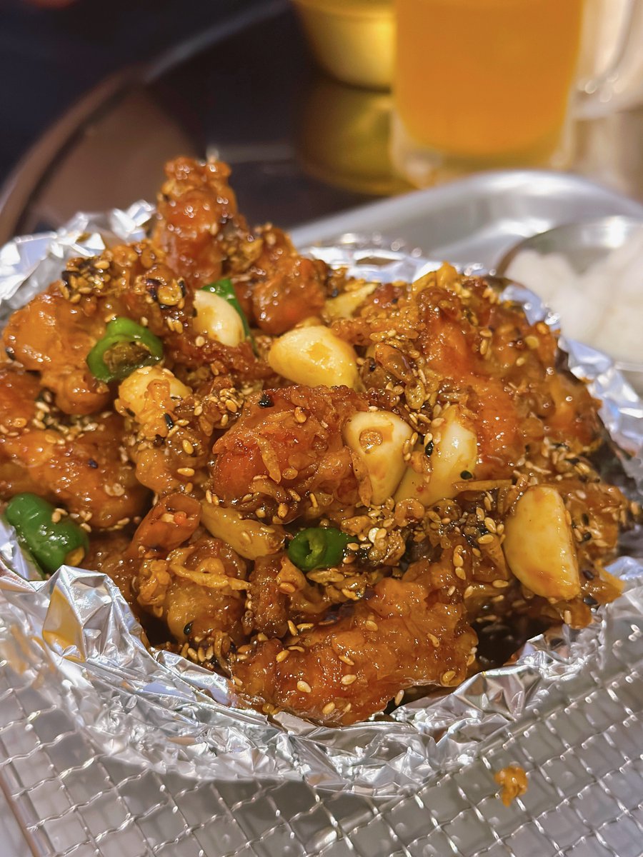 여러분 삼덕통닭 반마리 주문 가능한 거 아세여?
나 어제 처음 알았자나 ㅋㅋㅋ 매번 한마리 시키고 많이 남겨서 아까웠는데 이제 그럴 필요 업서~! 그리고 다른 메뉴도 추가할 수 있어 짱

한마리 ⬇️                       반마리⬇️