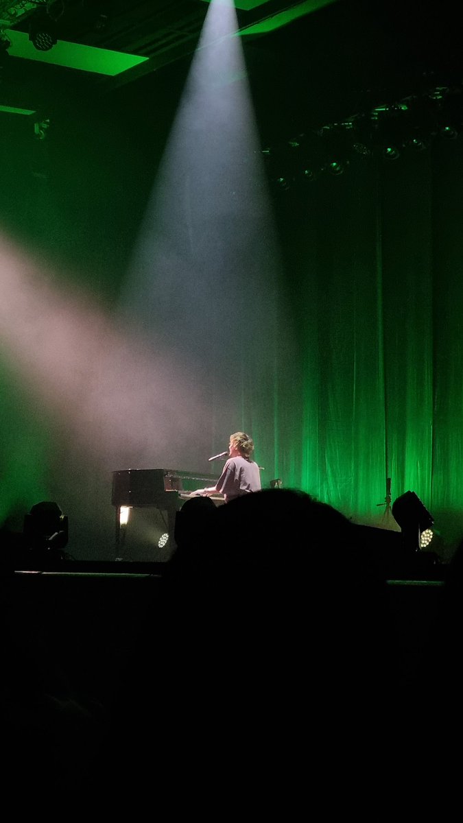 mamokaze's tweet photo. saw the wind and he was amazing 🤍🍃

#FujiiKazeinJakarta 
#FujiiKazeinJKT2023 https://t.co/oQVLJiH6Zr